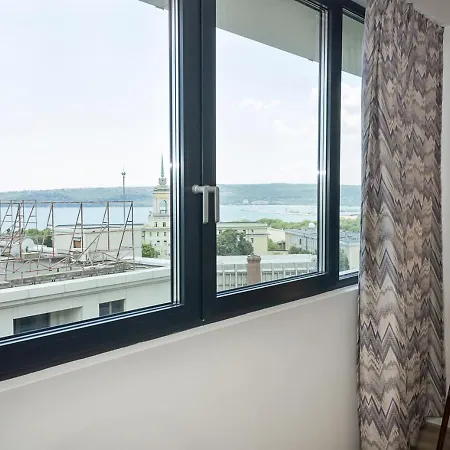 Sea View 1bd Modern Flat In Chayka *